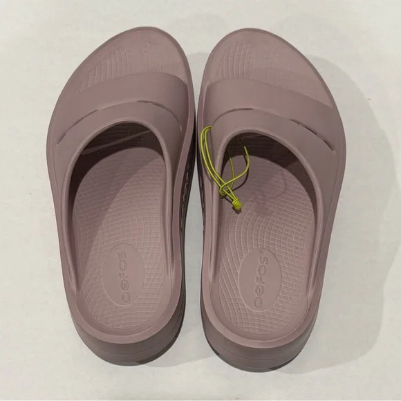 OOFOS Slides Size 8 - Picture 5 of 7